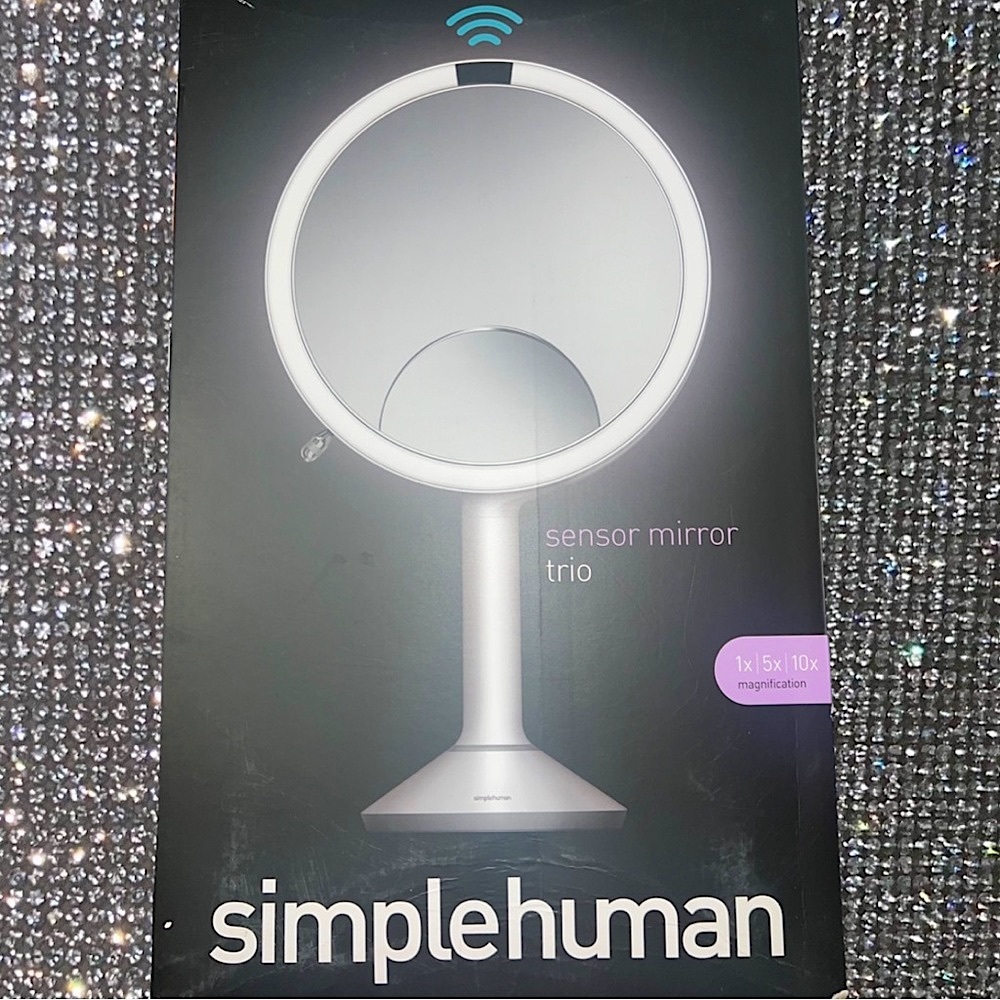 Simple human sensor trio mirror makeup magnified 3 mirrors white silver makeup